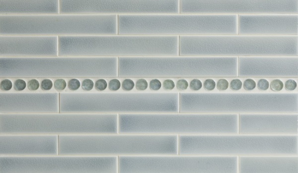 長方形と丸形の二種類を使ったタイル壁