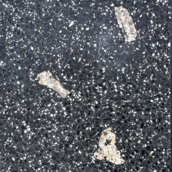 ビールストーンに大きめの骨材を入れたサンプル。型番：SP9463