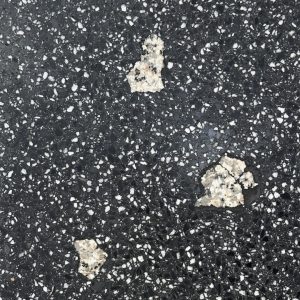 ビールストーンに大きめの骨材を入れたサンプル