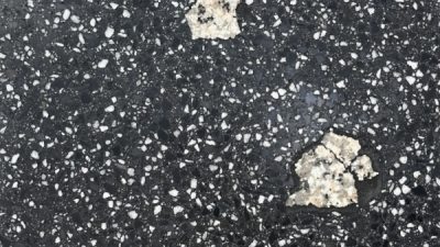 ビールストーンに大きめの骨材を入れたサンプル