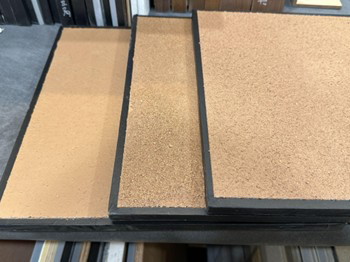 コルク入りのオルトレマテリア仕上げ