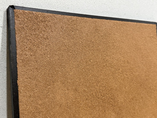 鏝塗り+研磨仕上げのコルク入りオルトレマテリアサンプル