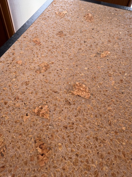 大きな粒のコルク入りオルトレマテリアサンプル