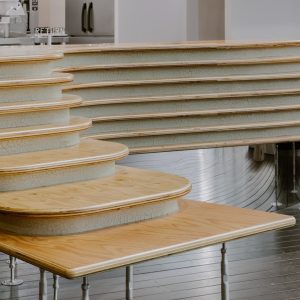 土壁 - コーヒーショップのテーブルに施工