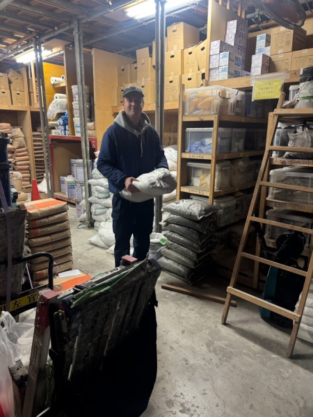 原田左官でワーキングホリデー中のアントン・バウムガルトさん