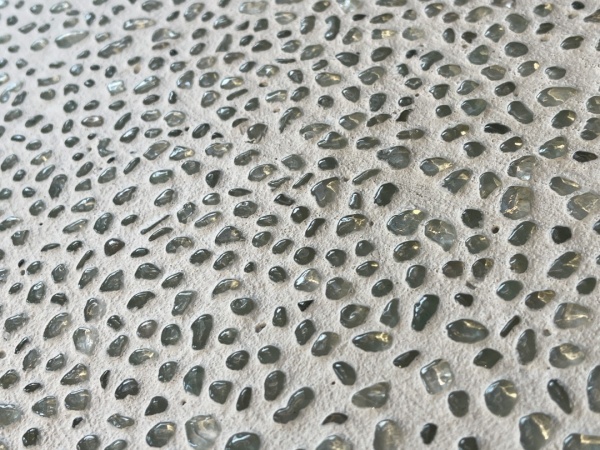 ガラスを入れた洗い出し仕上げサンプル