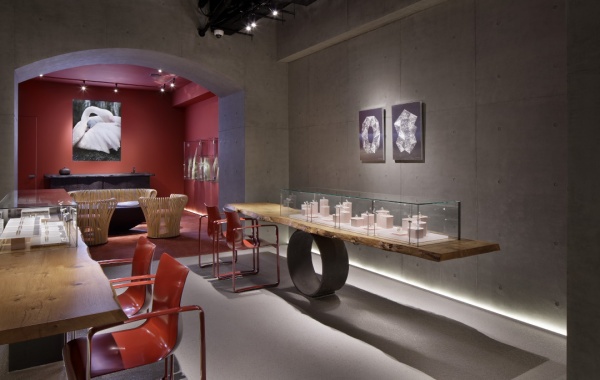 銀座のジュエリーショップの壁面に施工したコンクリート打ち放し風仕上げ