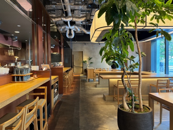 「風土～FUUDO～」で施工した飲食店の壁。飲食店の店内風景