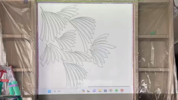 特注の掻き落とし仕上げのデザインデータをプロジェクターで壁に投影