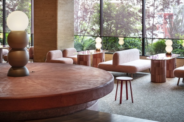 プラスタル塗り版築で施工したテーブル天板