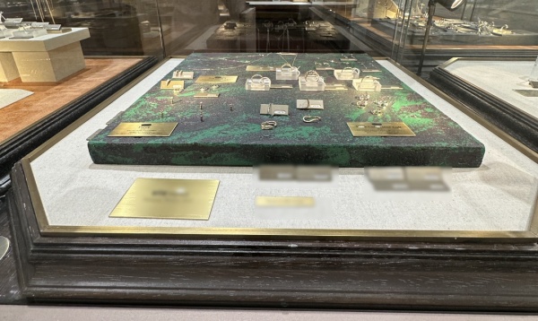 左官で施工したジュエリー用ディスプレイ台