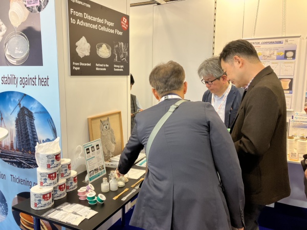フランスパリで開催された複合材料展示会「JEC WORLD」出展の様子