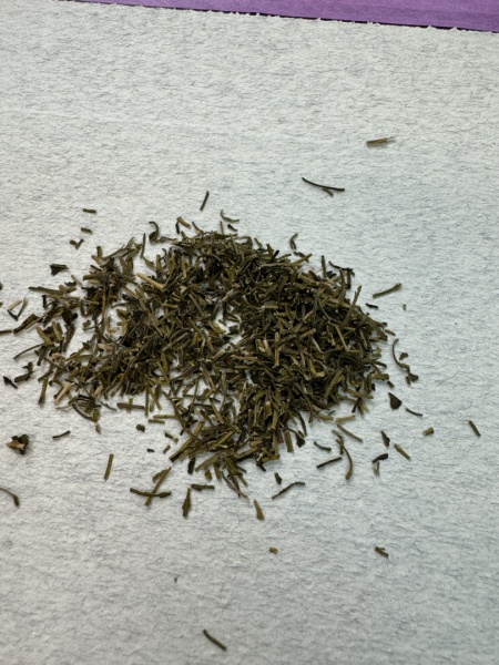 プラスタル塗り版築に使用する出涸らしの茶葉