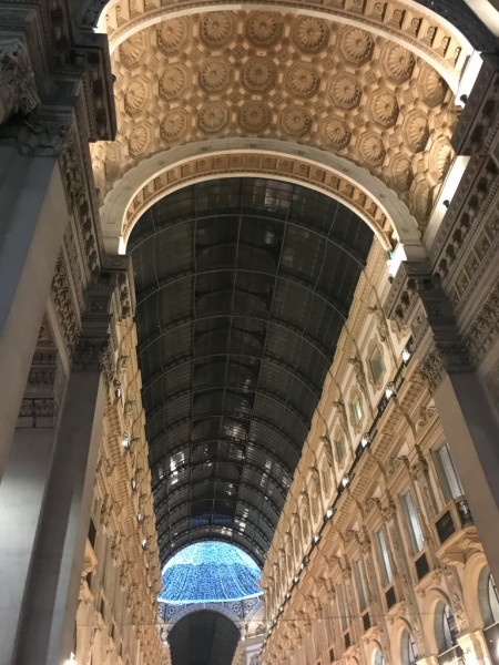 コンクレタールが使用されているイタリアミラノのガレッリアの天井