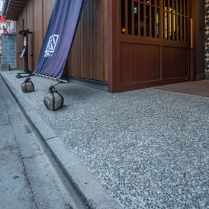 洗い出し仕上げ - ホテルの床に施工
