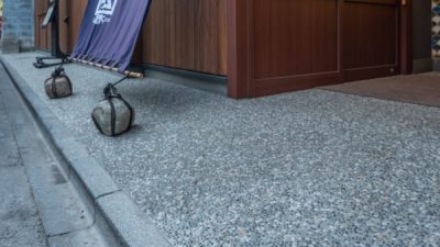 洗い出し仕上げ - ホテルの床に施工