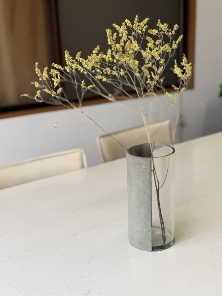 漆喰とガラスの花瓶Glass and Plaster Vase